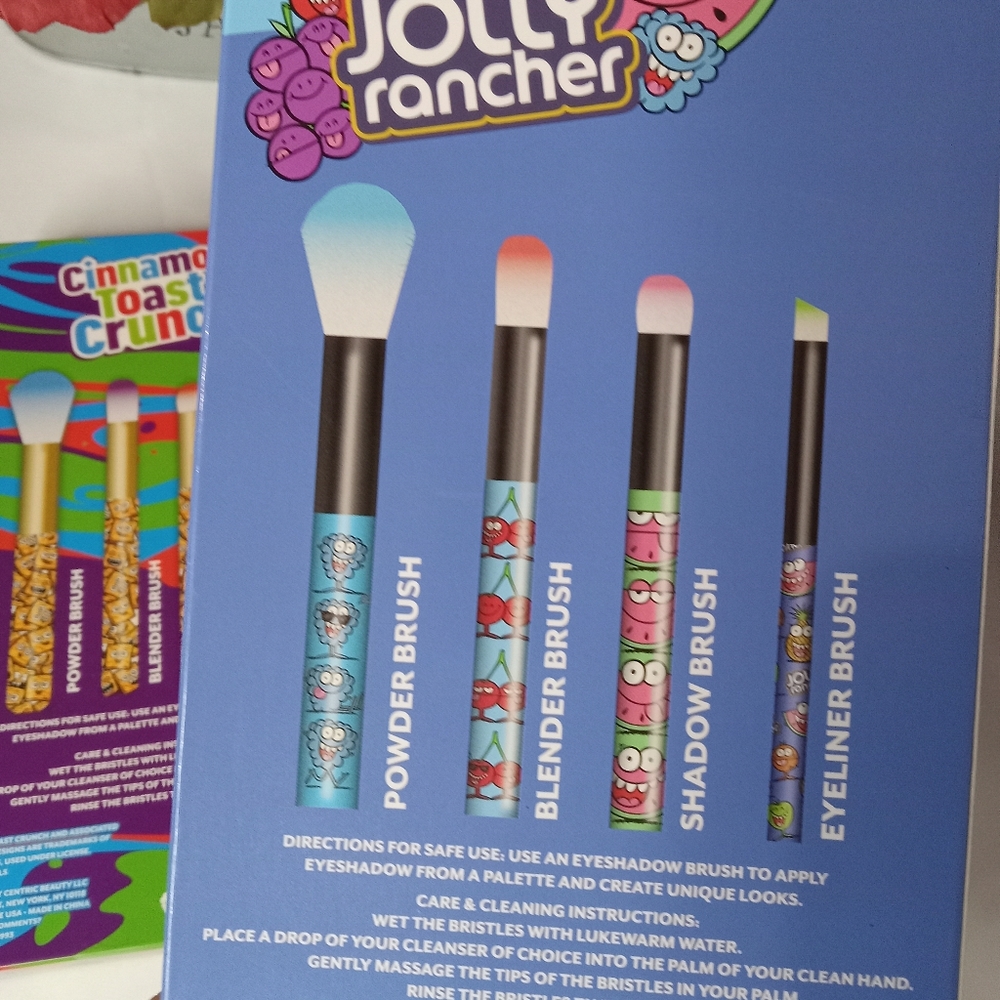 Cosmetics Navalty Brushes Bundle - image 2